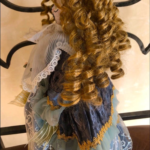 HALLOWEEN “DIA DE LOS MUERTOS” Hand Painted Doll - Picture 8 of 10